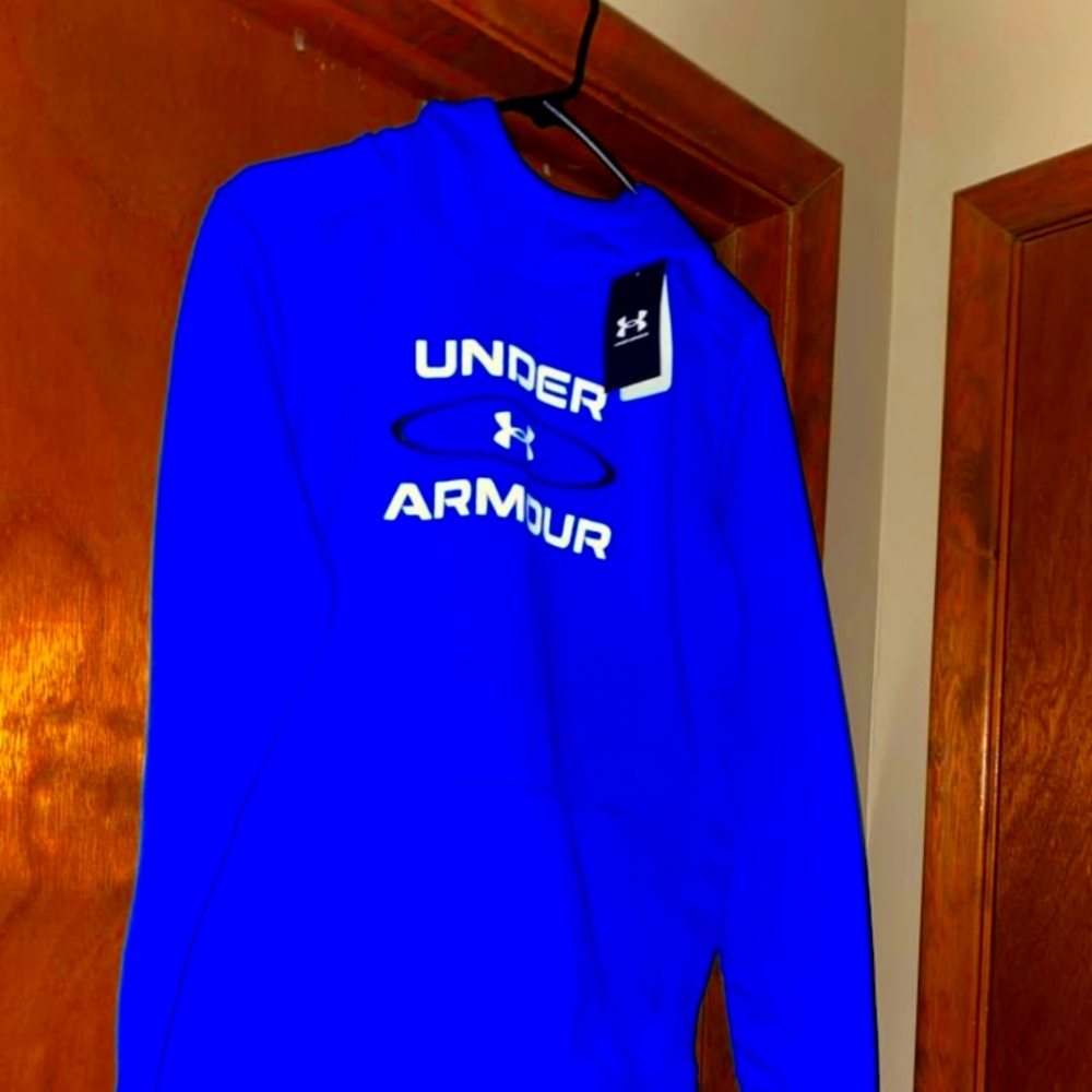 Boys Under Armour sweatshirt.  Great condition. Size YXL